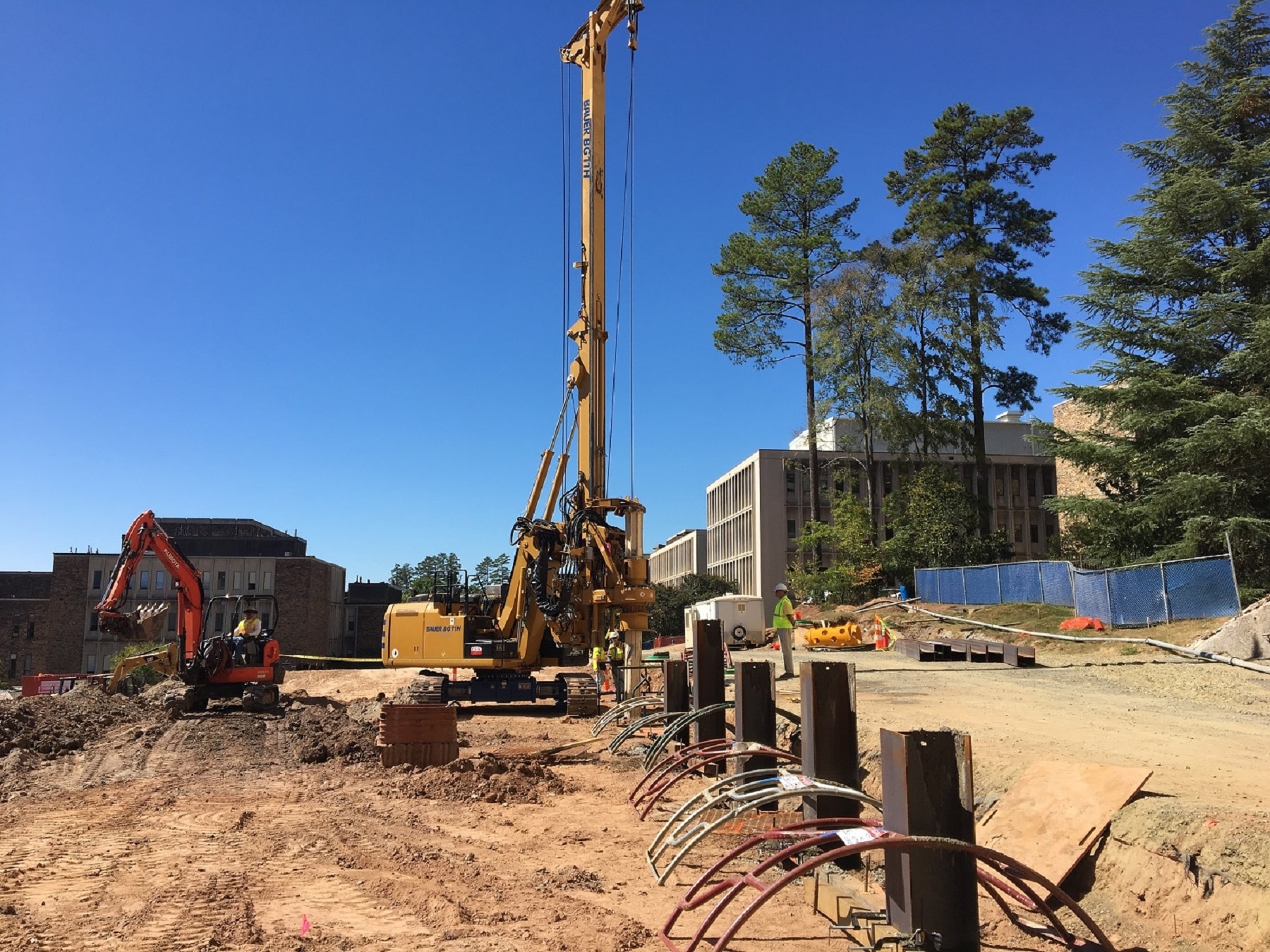 Photo showing drill rig drilling to set soldier piles